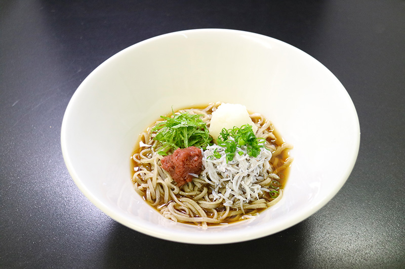 梅しらす十割そば 980円